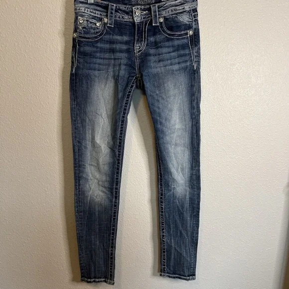 Miss Me Mid Rise Cuffed Skinny Jean Size 27 Rhinestone Cross - Picture 9 of 11